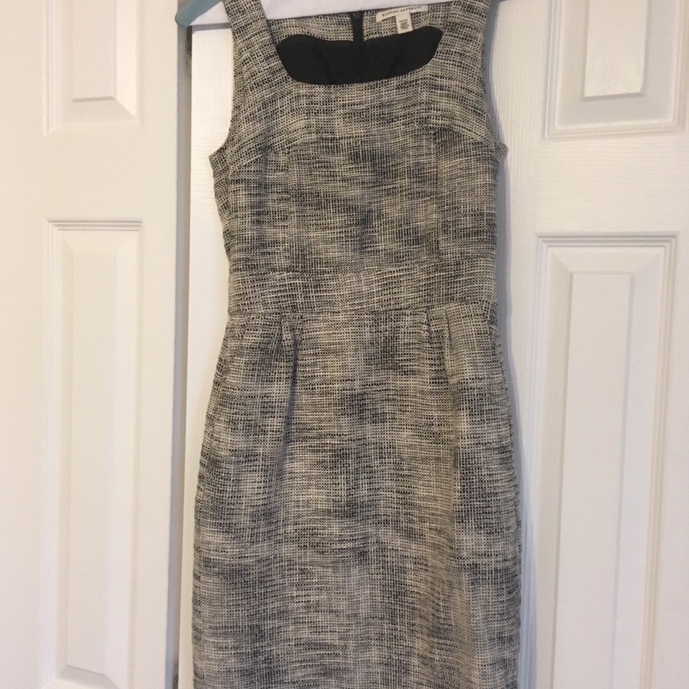 Beautiful and super classic Banana Republic dress